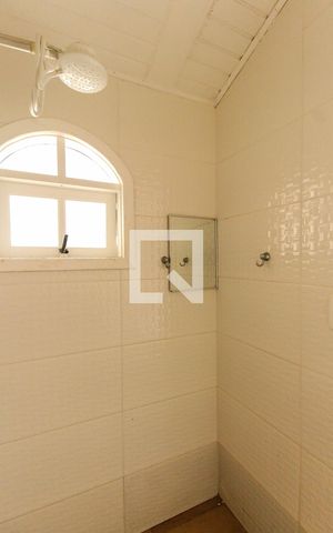 Casa à venda com 236m², 3 quartos e 2 vagas Casa à venda com 236m², 3 quartos e 2 vagasBanheiro de serviço