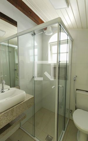 Casa à venda com 236m², 3 quartos e 2 vagas Casa à venda com 236m², 3 quartos e 2 vagasBanheiro do Sótão