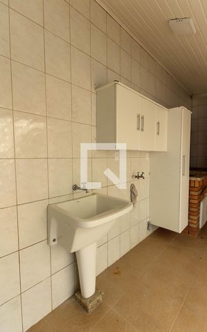 Casa à venda com 236m², 3 quartos e 2 vagas Casa à venda com 236m², 3 quartos e 2 vagasÁrea de Serviço