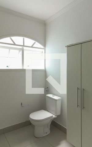 Casa à venda com 236m², 3 quartos e 2 vagas Casa à venda com 236m², 3 quartos e 2 vagasBanheiro Suíte 1