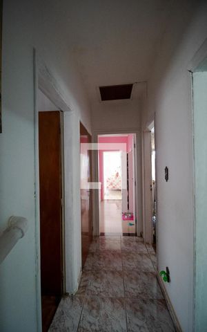 Casa à venda com 489m², 4 quartos e 4 vagas Casa à venda com 489m², 4 quartos e 4 vagasCorredor