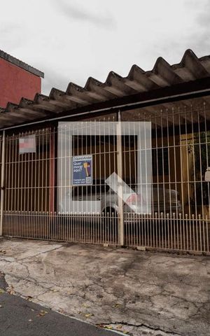 Casa à venda com 280m², 4 quartos e 6 vagas Casa à venda com 280m², 4 quartos e 6 vagasFachada