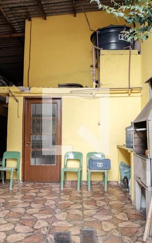 Casa à venda com 280m², 4 quartos e 6 vagas Casa à venda com 280m², 4 quartos e 6 vagasÁrea comum
