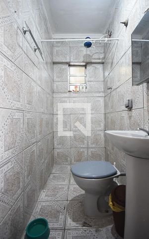 Casa à venda com 206m², 4 quartos e 2 vagas Casa à venda com 206m², 4 quartos e 2 vagasBanheiro suíte