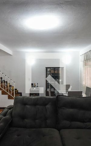 Casa à venda com 206m², 4 quartos e 2 vagas Casa à venda com 206m², 4 quartos e 2 vagasSala