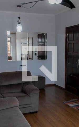 Casa à venda com 140m², 4 quartos e 2 vagasSala