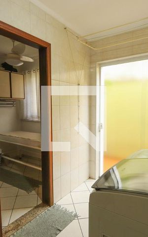 Casa à venda com 127m², 4 quartos e 4 vagas Casa à venda com 127m², 4 quartos e 4 vagasÁrea de Serviço
