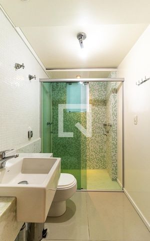 Apartamento à venda com 103m², 2 quartos e 1 vagaBanheiro 1 - Box