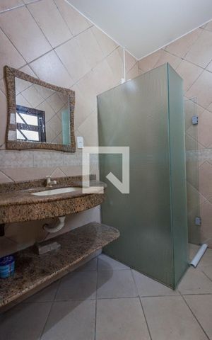 Casa para alugar com 190m², 4 quartos e 2 vagas Casa para alugar com 190m², 4 quartos e 2 vagasBanheiro Social