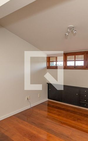 Casa à venda com 400m², 4 quartos e 4 vagas Casa à venda com 400m², 4 quartos e 4 vagasQuarto 4