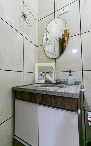 Casa para alugar com 187m², 4 quartos e 2 vagas Casa para alugar com 187m², 4 quartos e 2 vagasBanheiro 2