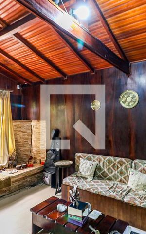 Casa à venda com 160m², 4 quartos e 2 vagas Casa à venda com 160m², 4 quartos e 2 vagasSala
