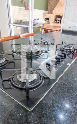 Casa de condomínio à venda com 250m², 5 quartos e 3 vagas Casa de condomínio à venda com 250m², 5 quartos e 3 vagasCozinha