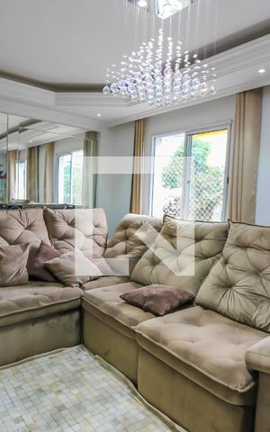 Casa de condomínio à venda com 250m², 5 quartos e 3 vagas Casa de condomínio à venda com 250m², 5 quartos e 3 vagasSala