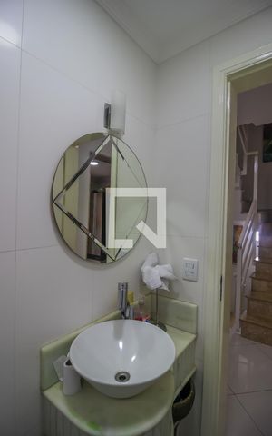 Casa de condomínio à venda com 250m², 5 quartos e 3 vagas Casa de condomínio à venda com 250m², 5 quartos e 3 vagasLavabo