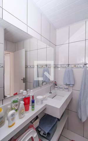 Apartamento à venda com 44m², 2 quartos e 1 vaga Apartamento à venda com 44m², 2 quartos e 1 vagaBanheiro