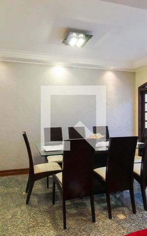 Casa à venda com 298m², 3 quartos e 4 vagas Casa à venda com 298m², 3 quartos e 4 vagasSala