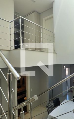 Casa à venda com 258m², 3 quartos e 6 vagasEscada
