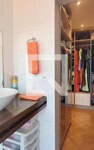 Casa à venda com 258m², 3 quartos e 6 vagasSuíte 1 - Banheiro