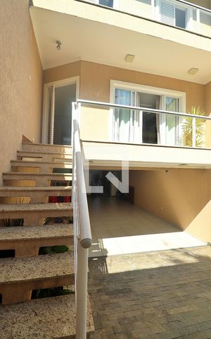 Casa à venda com 258m², 3 quartos e 6 vagasEntrada