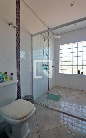 Casa à venda com 258m², 3 quartos e 6 vagasSuíte 1 - Banheiro