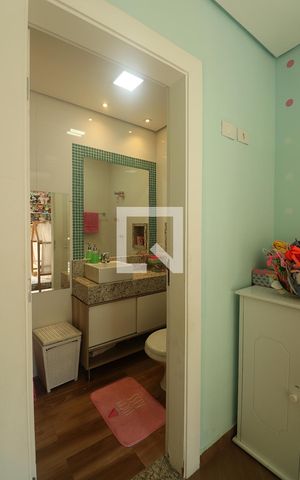 Casa à venda com 258m², 3 quartos e 6 vagasSuíte 3 - Banheiro