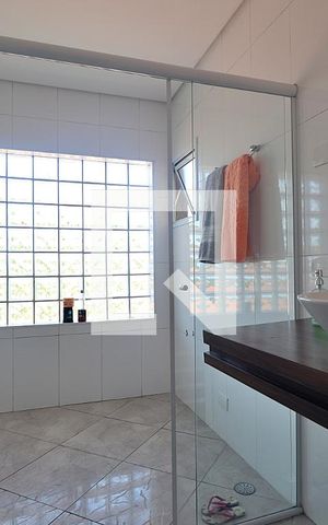 Casa à venda com 258m², 3 quartos e 6 vagasSuíte 1 - Banheiro