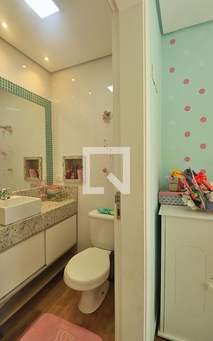 Casa à venda com 258m², 3 quartos e 6 vagasSuíte 3 - Banheiro