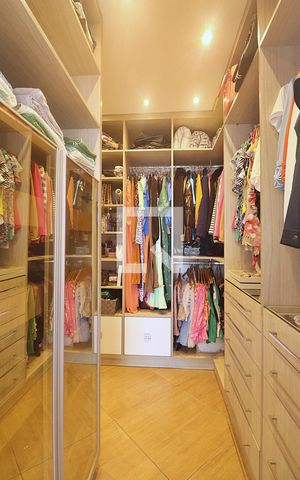 Casa à venda com 258m², 3 quartos e 6 vagasSuíte 1 - Closet