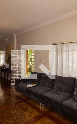 Casa à venda com 250m², 3 quartos e 3 vagas Casa à venda com 250m², 3 quartos e 3 vagasSala