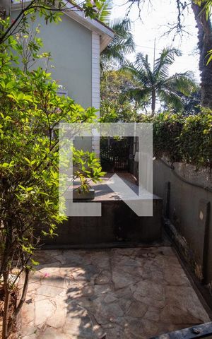 Casa à venda com 250m², 3 quartos e 3 vagas Casa à venda com 250m², 3 quartos e 3 vagasGaragem