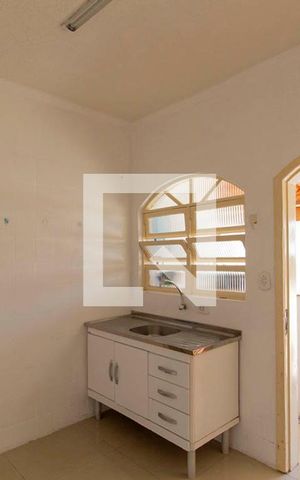 Casa à venda com 300m², 5 quartos e 6 vagas Casa à venda com 300m², 5 quartos e 6 vagasCozinha Fundos