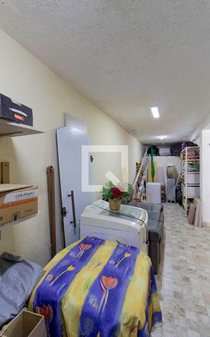 Casa à venda com 300m², 5 quartos e 6 vagas Casa à venda com 300m², 5 quartos e 6 vagasCorredor Lateral