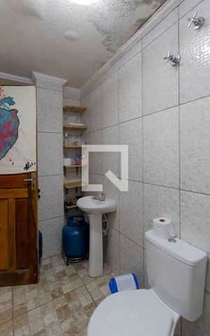 Casa à venda com 300m², 5 quartos e 6 vagas Casa à venda com 300m², 5 quartos e 6 vagasBanheiro Externo