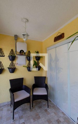 Casa à venda com 300m², 5 quartos e 6 vagas Casa à venda com 300m², 5 quartos e 6 vagasEntrada