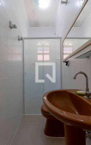 Casa à venda com 300m², 5 quartos e 6 vagas Casa à venda com 300m², 5 quartos e 6 vagasBanheiro Fundos
