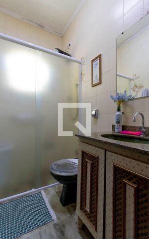 Casa à venda com 300m², 5 quartos e 6 vagas Casa à venda com 300m², 5 quartos e 6 vagasBanheiro