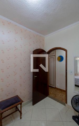Casa à venda com 300m², 5 quartos e 6 vagas Casa à venda com 300m², 5 quartos e 6 vagasQuarto 2