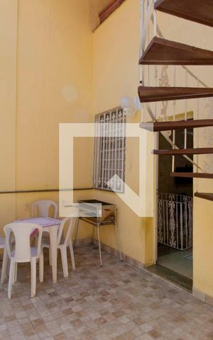 Casa à venda com 300m², 5 quartos e 6 vagas Casa à venda com 300m², 5 quartos e 6 vagasPiscina