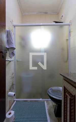 Casa à venda com 300m², 5 quartos e 6 vagas Casa à venda com 300m², 5 quartos e 6 vagasBanheiro