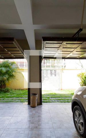 Casa à venda com 300m², 5 quartos e 6 vagas Casa à venda com 300m², 5 quartos e 6 vagasGaragem