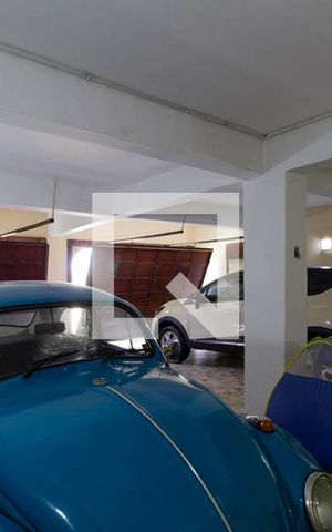 Casa à venda com 300m², 5 quartos e 6 vagas Casa à venda com 300m², 5 quartos e 6 vagasGaragem