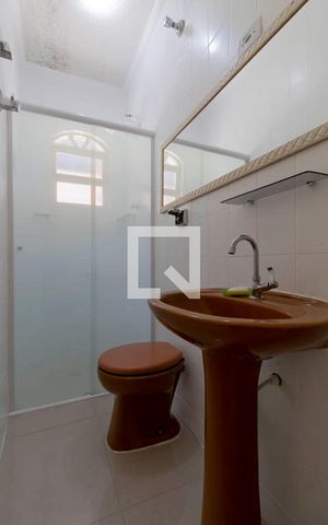 Casa à venda com 300m², 5 quartos e 6 vagas Casa à venda com 300m², 5 quartos e 6 vagasBanheiro Fundos