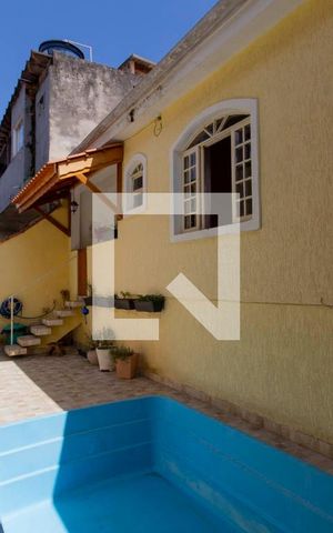 Casa à venda com 300m², 5 quartos e 6 vagas Casa à venda com 300m², 5 quartos e 6 vagasPiscina