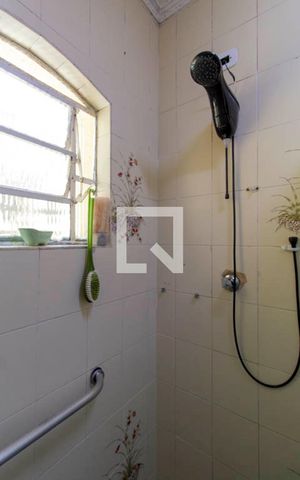 Casa à venda com 300m², 5 quartos e 6 vagas Casa à venda com 300m², 5 quartos e 6 vagasBanheiro