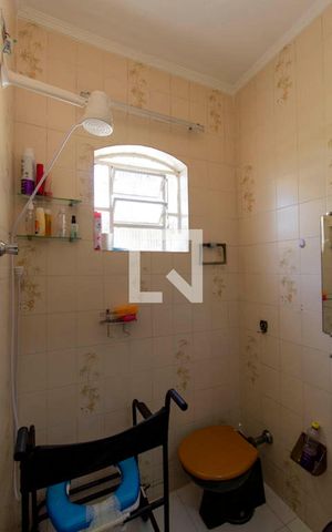 Casa à venda com 300m², 5 quartos e 6 vagas Casa à venda com 300m², 5 quartos e 6 vagasBanheiro Suíte