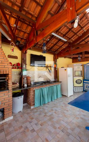Casa à venda com 300m², 5 quartos e 6 vagas Casa à venda com 300m², 5 quartos e 6 vagasÁrea Gourmet
