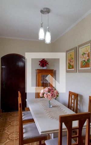 Casa à venda com 300m², 5 quartos e 6 vagas Casa à venda com 300m², 5 quartos e 6 vagasSala