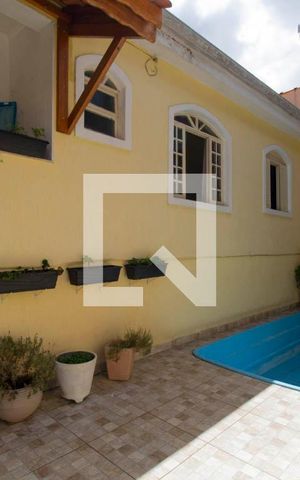 Casa à venda com 300m², 5 quartos e 6 vagas Casa à venda com 300m², 5 quartos e 6 vagasPiscina