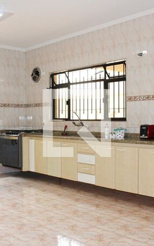 Casa à venda com 583m², 4 quartos e 6 vagas Casa à venda com 583m², 4 quartos e 6 vagasCozinha
